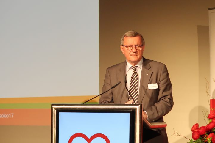 AWO-Präsident Wilhelm Schmdit eröffnet die 8. Sozialkonferenz