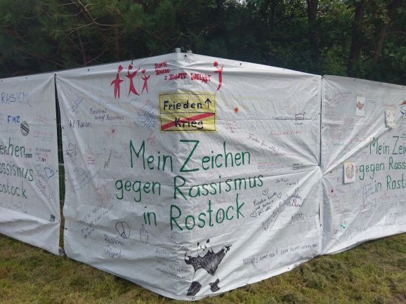 Wand gegen Rassismus der AWO Rostock